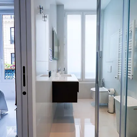 Champs-Elysees Executive Apartment