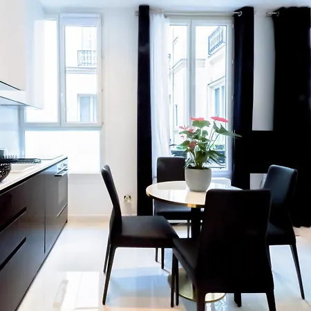 Apartament Champs-Elysees Executive Apartment *