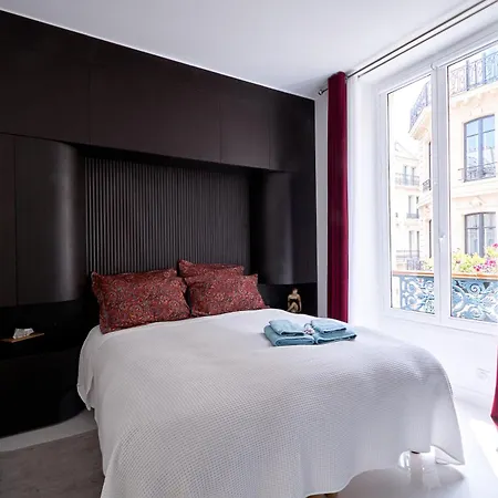 Champs-Elysees Executive Apartment * Paryż