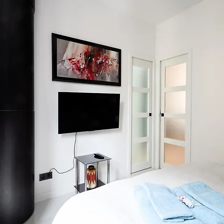 Champs-Elysees Executive Apartment
