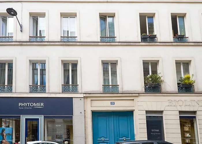 Champs-elysees Executive Daire